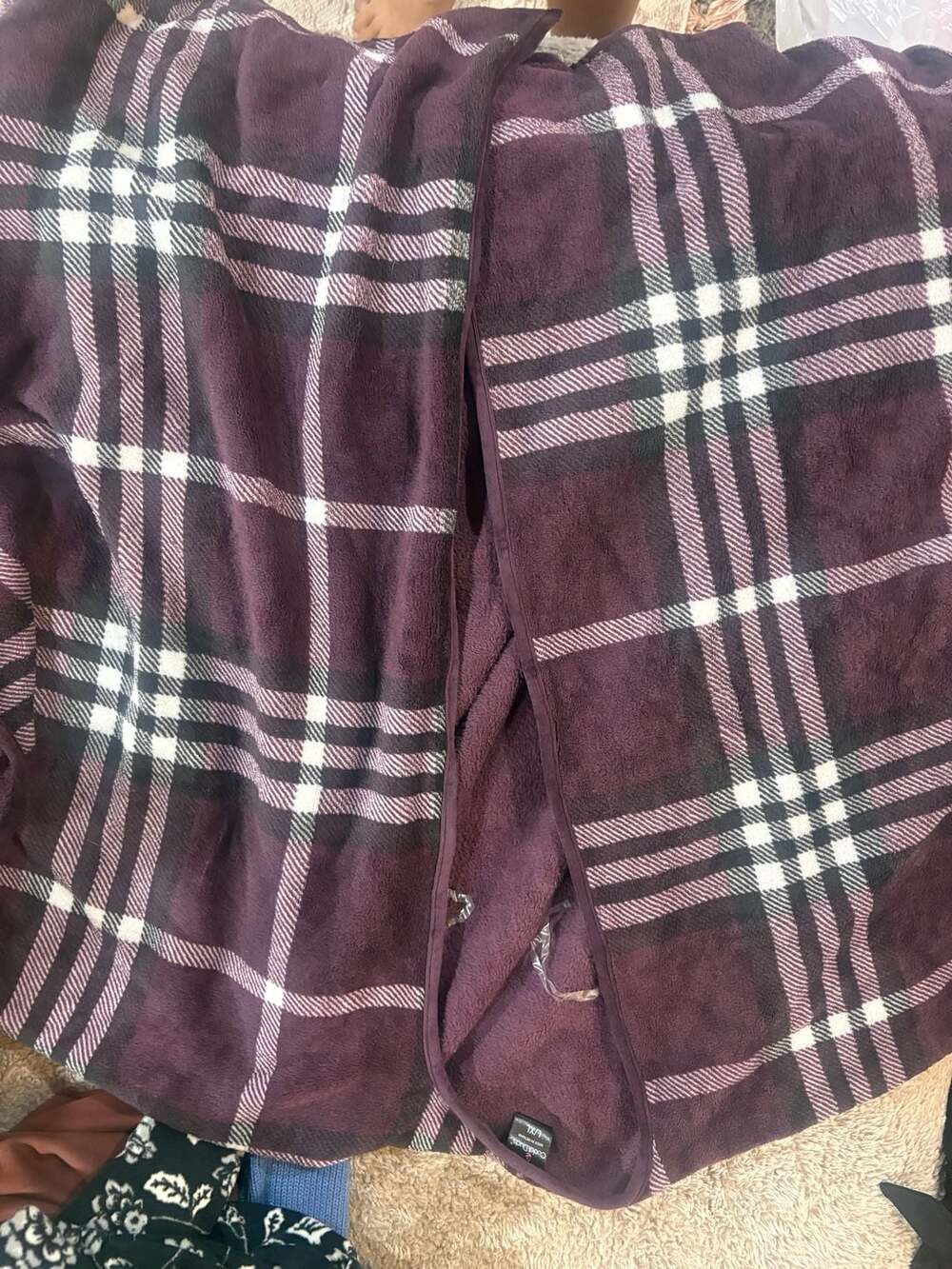 Cuddl Duds Cozy Plush Reversible Plaid Wrap Purple L/XL
